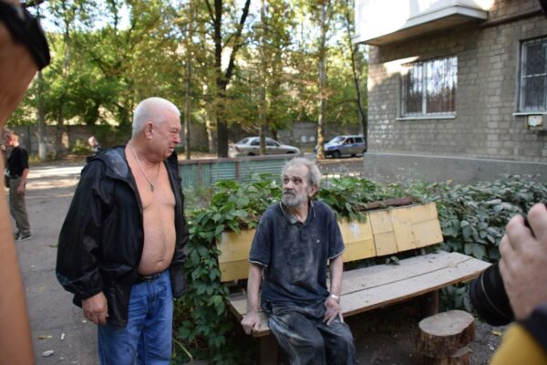 His family was wiped out. The man on the bench is Christina’s grandfather and was only barely coherent due to shock. The neighbour on the left was sobbing uncontrollably as he told bystanders and reporters of what happened. Photo: Dan Malmqvist/Nya Tider
