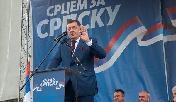 President Milorad Dodik speaks at a pro government demonstration. Photo: Nya Tider