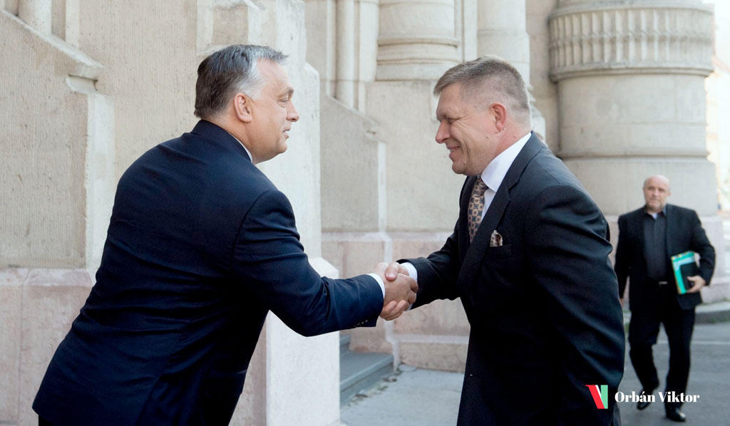 ”Det är alltid ett nöje att få arbeta tillsammans med en patriot”, skrev Ungerns premiärminister Viktor Orbán på X och publicerade bilden ovan. Slovakien ser nu ut att ansluta sig till den ungerska linjen om att stoppa vapenleveranser till Ukraina och istället verka för fredsförhandlingar. Foto: X